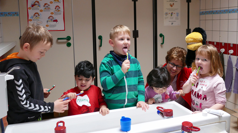 Zähneputzen mit dem Tigerbiss - Diakonie Stiftung Salem